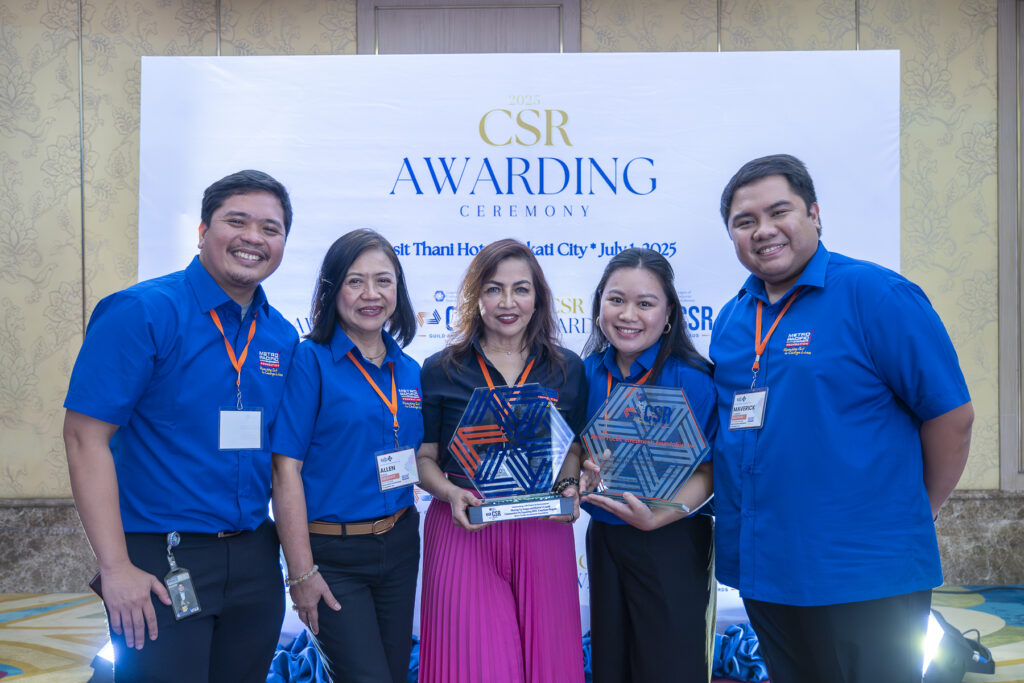 MPIF Team accepting the Most Outstanding CSR Project in Environment Award